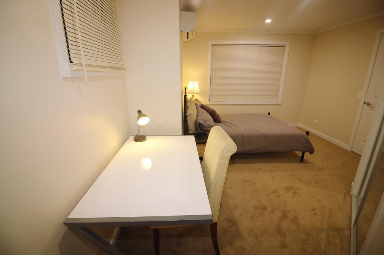 Silver House - Melbourne Airport Accommodation - 7 Minutes From Melbourne Airport Exterior photo